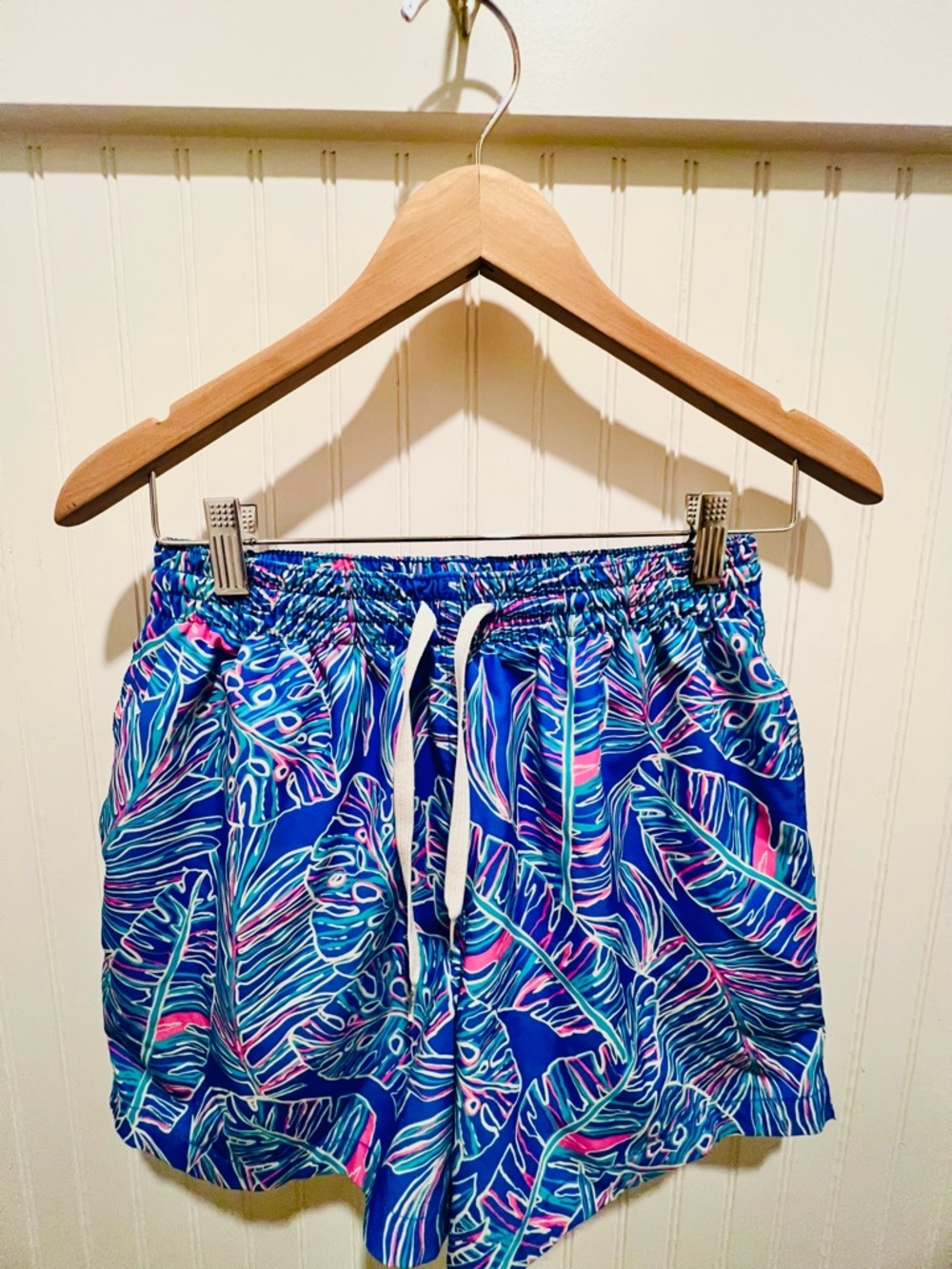 Chubbies Men’s Medium SwimTrunks 5.5” inseam length. EUC. Retails for $69